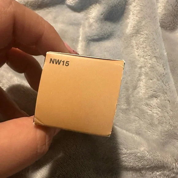 MAC Studio Fix Fluid SPF 15 Foundation NW15 - Picture 2 of 7